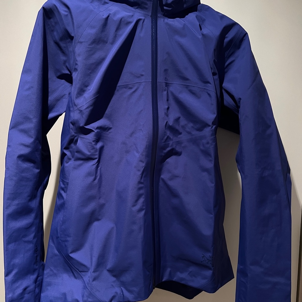 Arc'teryx A2B Commuter Hardshell Jacket Women's - Medium - BRAND NEW